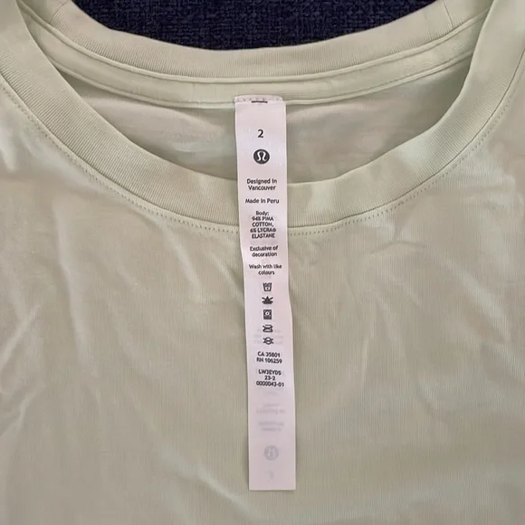 NWOT Lululemon Light Green T-Shirt size 2 - Picture 2 of 2